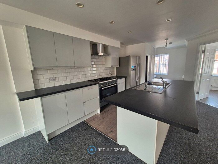 4 Bedroom Flat To Rent In Russell Hill Parade, Purley, CR8