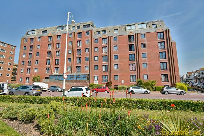 1 Bedroom Flat For Sale In Marina, Bexhill-On-Sea, TN40