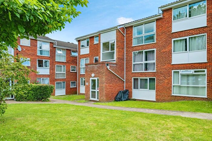 2 Bedroom Flat For Sale In Nightingale Walk, Hemel Hempstead, HP2