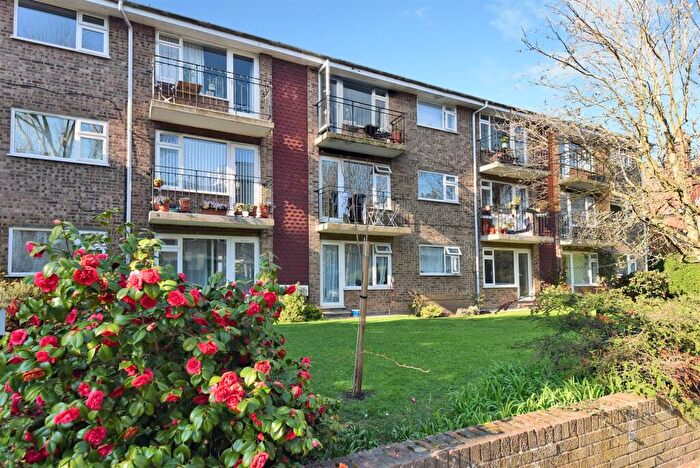 1 Bedroom Flat For Sale In Lovelace Road, Surbiton, KT6
