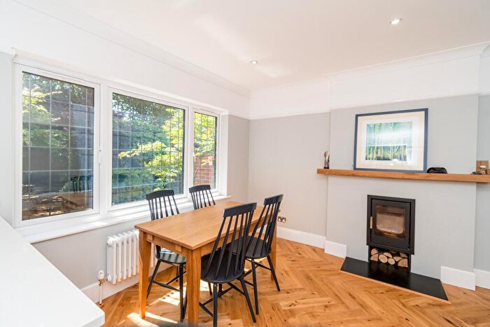 4 Bedroom Detached House For Sale In Bassett, Southampton, SO16