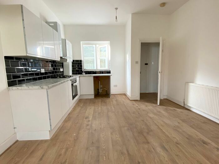 2 Bedroom Flat To Rent In Eglinton Hill, London, SE18