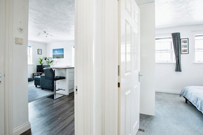 1 Bedroom Flat For Sale In Riverside Place, Fordingbridge, SP6