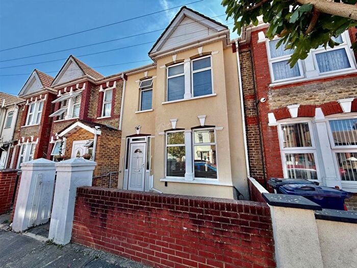 3 Bedroom Terraced House For Sale In Alfred Gardens, Southall, UB1