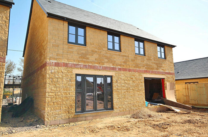 3 Bedroom Semi Detached House For Sale In Black Bourton Road, Carterton, OX18