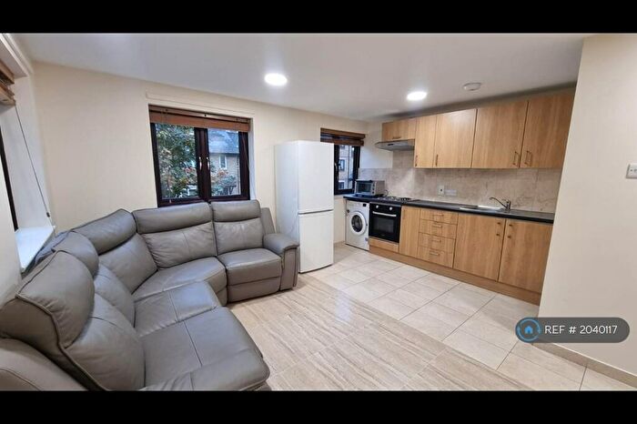 2 Bedroom Flat To Rent In Riverside Close, London, E5
