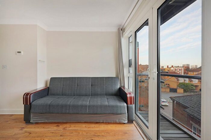 1 Bedroom Flat To Rent In Batwa House, Varcoe Road, SE16