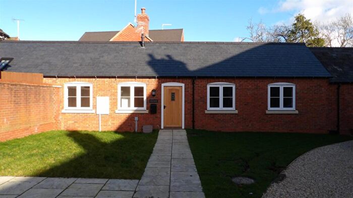 2 Bedroom Bungalow To Rent In Manor Road, Banbury, OX16