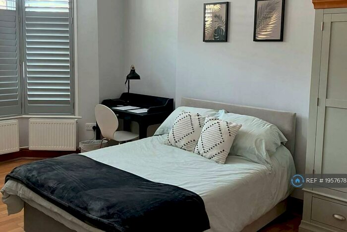 2 Bedroom Flat To Rent In Bowes Park, London, N22