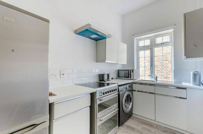 2 Bedroom Flat To Rent In Streatham High Road, Streatham Hill, London, SW16