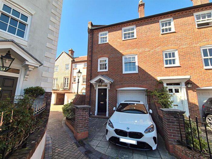 5 Bedroom Town House For Sale In Barbers Gate, Poole, BH15