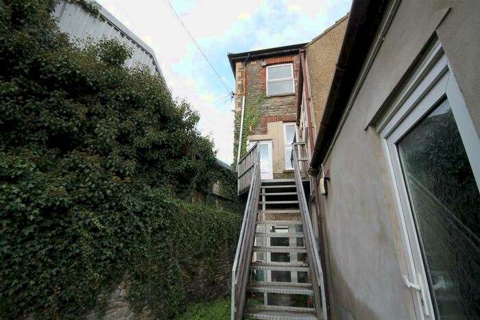 2 Bedroom Flat To Rent In High Street Kingswood Bristol, BS15