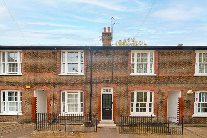 3 Bedroom Maisonette For Sale In Reform Street, Battersea, London, SW11