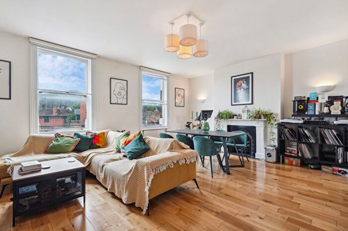 2 Bedroom Maisonette To Rent In Quadrant Road, Richmond, TW9