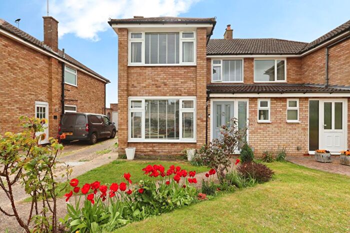 3 Bedroom Semi Detached House For Sale In Gainsford Crescent, Hitchin, SG4