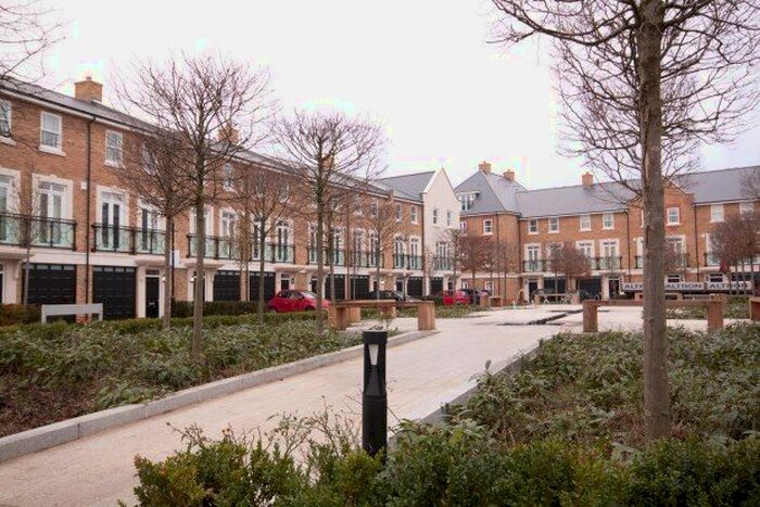 2 Bedroom Flat To Rent In Gillis Square, London, SW15