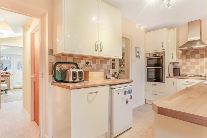 3 Bedroom Semi-Detached House For Sale In Randall Road, Kenilworth, CV8