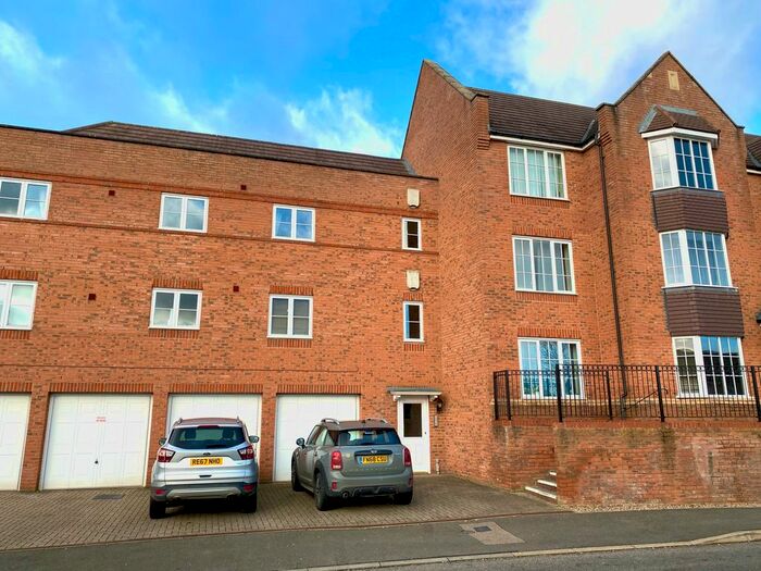 2 Bedroom Flat To Rent In Farnborough Drive, Daventry, Northants, 8Al. NN11