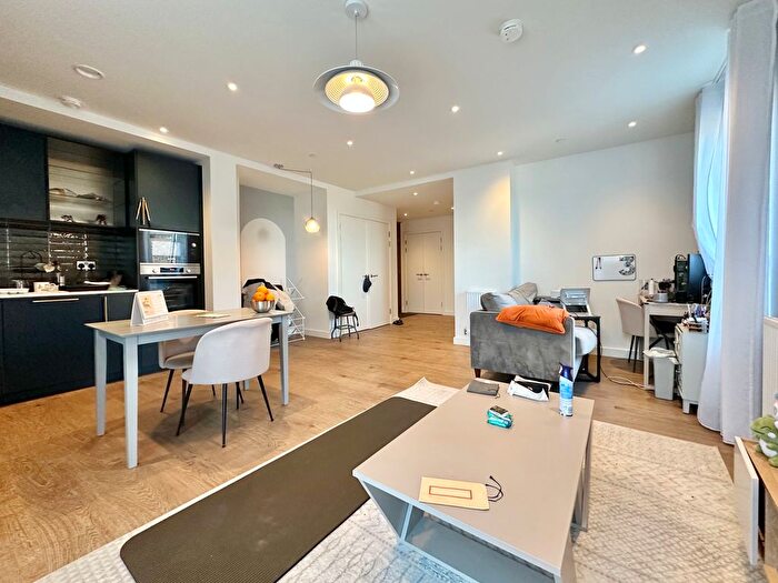 1 Bedroom Flat To Rent In Mary Neuner Road, London, N8