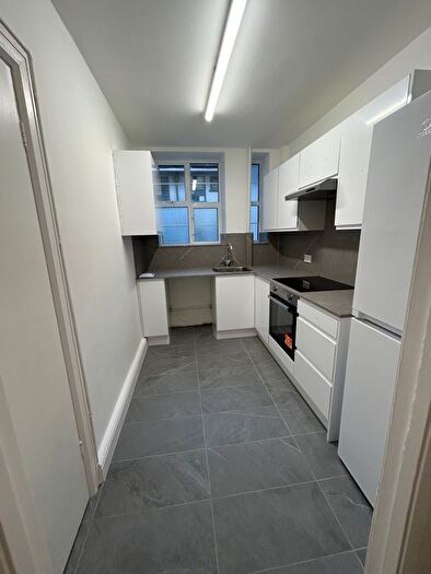 2 Bedroom Flat To Rent In Colney Hatch Lane, London, N10