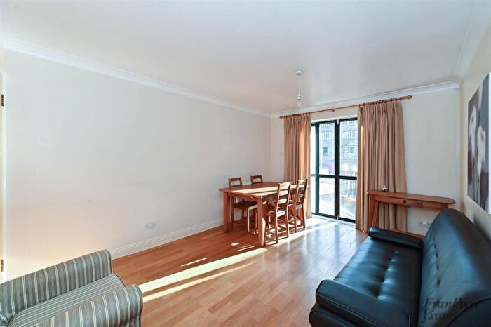 1 Bedroom Apartment For Sale In Ship Yard, London, E14