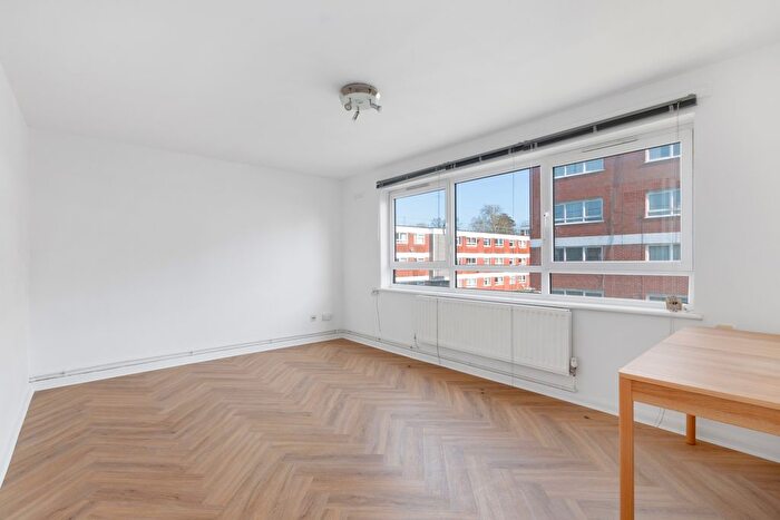 3 Bedroom Flat To Rent In Clarence Lane, Roehampton, SW15
