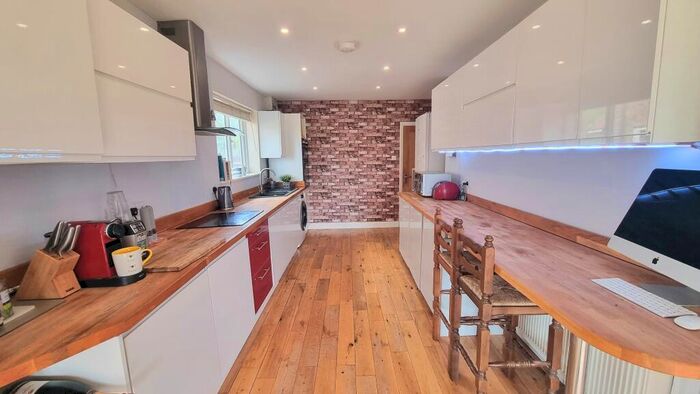 4 Bedroom Detached House For Sale In Gravelye Lane, Lindfield, RH16