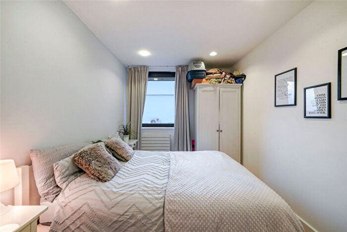 2 Bedroom Flat For Sale In Grafton Road, London, NW5