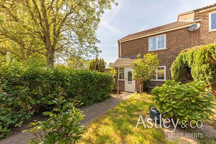 3 Bedroom End Of Terrace House For Sale In Red Cottage Close, Norwich, NR3
