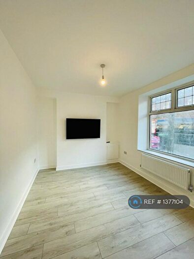 4 Bedroom Terraced House To Rent In Queen Street, Treforest, CF37