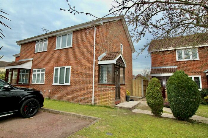2 Bedroom Semi-Detached House To Rent In Paddington Close, Yeading, Middlesex, UB4
