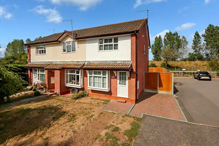 2 Bedroom Terraced House For Sale In Eagles Chase, Wick, BN17