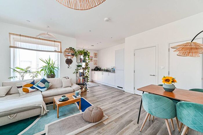 2 Bedroom Flat For Sale In Shillibeer Court, Greenwich, London, SE10