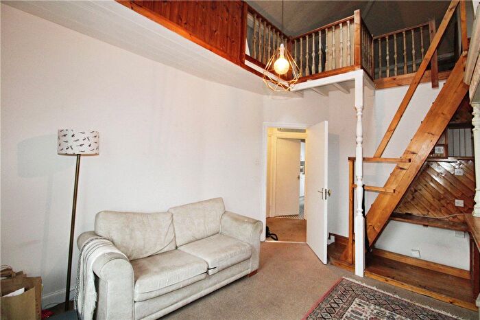 1 Bedroom Flat To Rent In St. John's Hill, London, SW11
