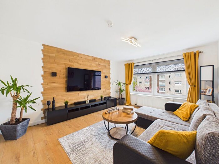 2 Bedroom Flat For Sale In Burnbank Gardens, Hamilton, ML3