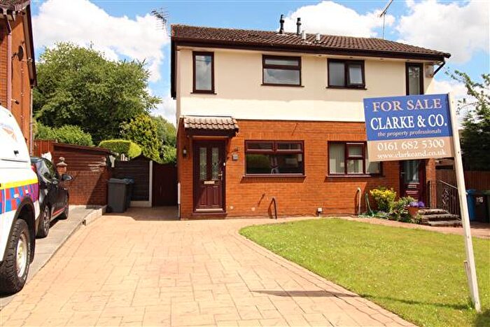 2 Bedroom Semi-Detached House For Sale In Sprucewood, Oldham, OL9