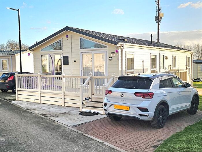 2 Bedroom Park Home For Sale In Highfield Grange, Clacton On Sea, Clacton On Sea, CO16