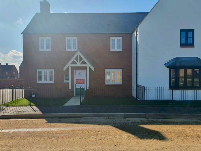 3 Bedroom Property To Rent In Redcar Road, Towcester, NN12