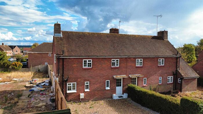 3 Bedroom Semi Detached House To Rent In Ilbury Close Shinfield Reading Berkshire, RG2
