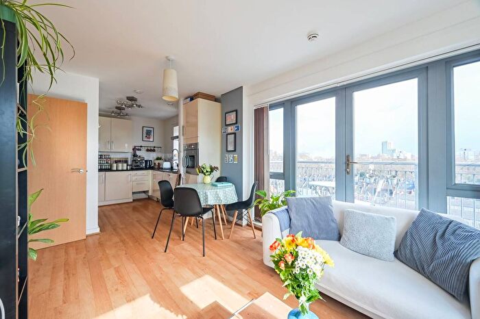 2 Bedroom Flat For Sale In Thomas Fyre Drive, Bow, London, E3