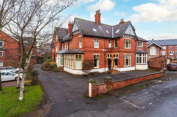 2 Bedroom Flat For Sale In St. Peters Grove, York, North Yorkshire, YO30