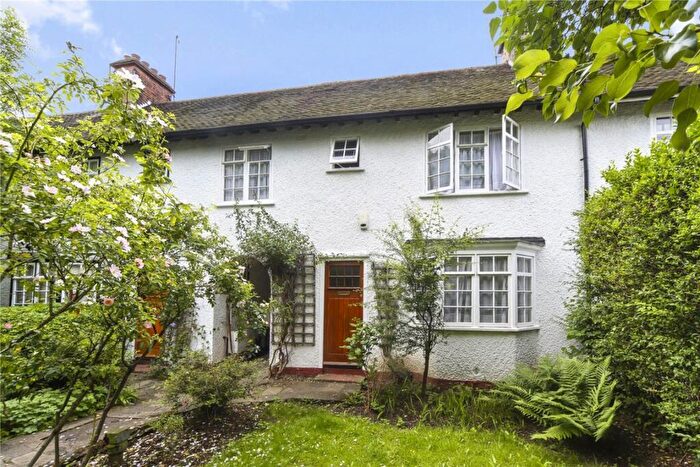 3 Bedroom House To Rent In Oakwood Road, London, NW11