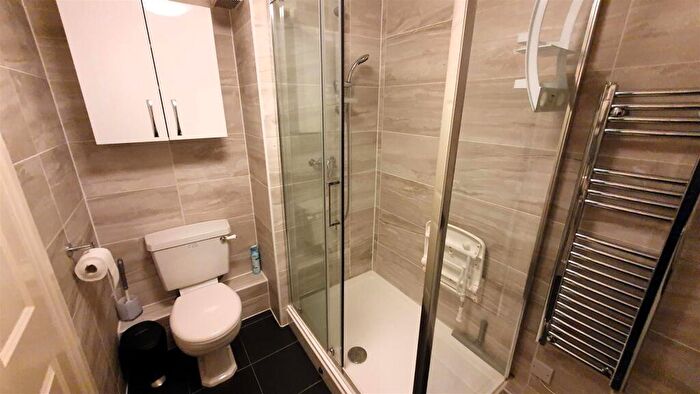 2 Bedroom Flat For Sale In Ringwood Road, Ferndown, BH22