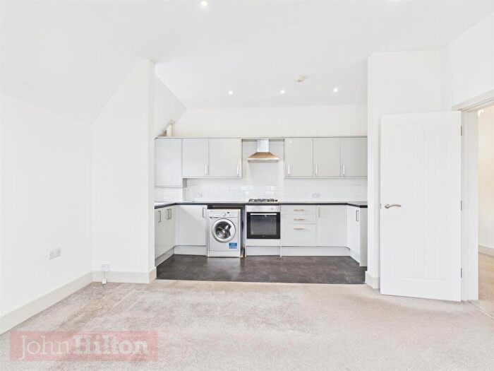 2 Bedroom Flat To Rent In High Street, Rottingdean, Brighton, BN2