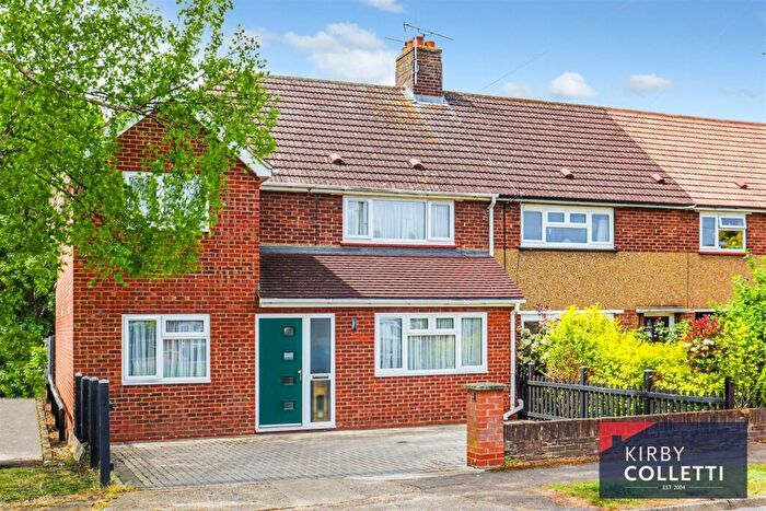 4 Bedroom End Of Terrace House For Sale In Ditchfield Road, Hoddesdon, EN11
