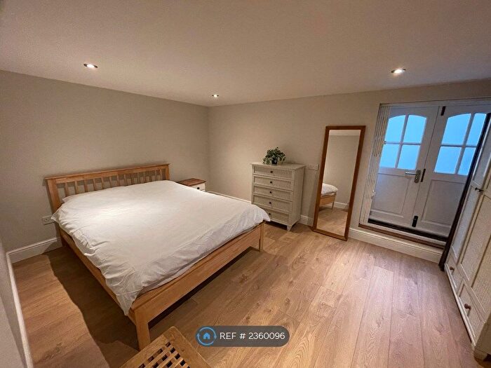 2 Bedroom Flat To Rent In Blackmans Yard, London, E2