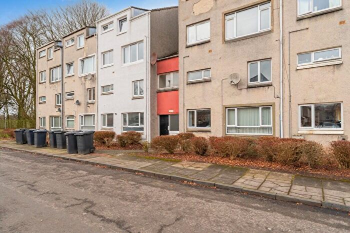 3 Bedroom Ground Maisonette For Sale In Spruce Road, Abronhill, G67