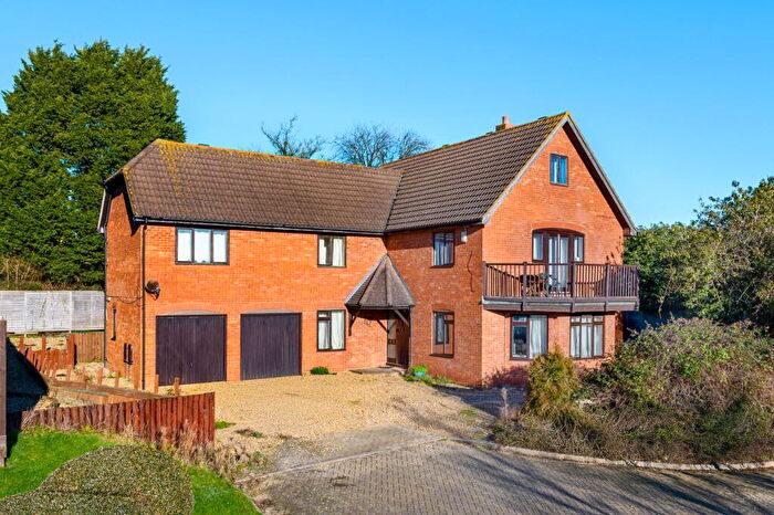 7 Bedroom Detached House For Sale In Huntingdon Crescent, Bletchley, Milton Keynes, MK3