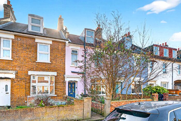 3 Bedroom Terraced House For Sale In Windus Road, London, N16