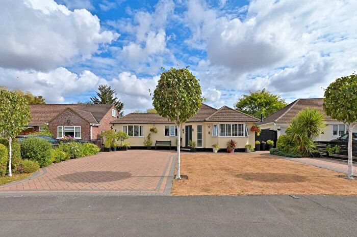 3 Bedroom Detached House For Sale In Manor Grove, Fifield, Maidenhead, Berkshire, SL6